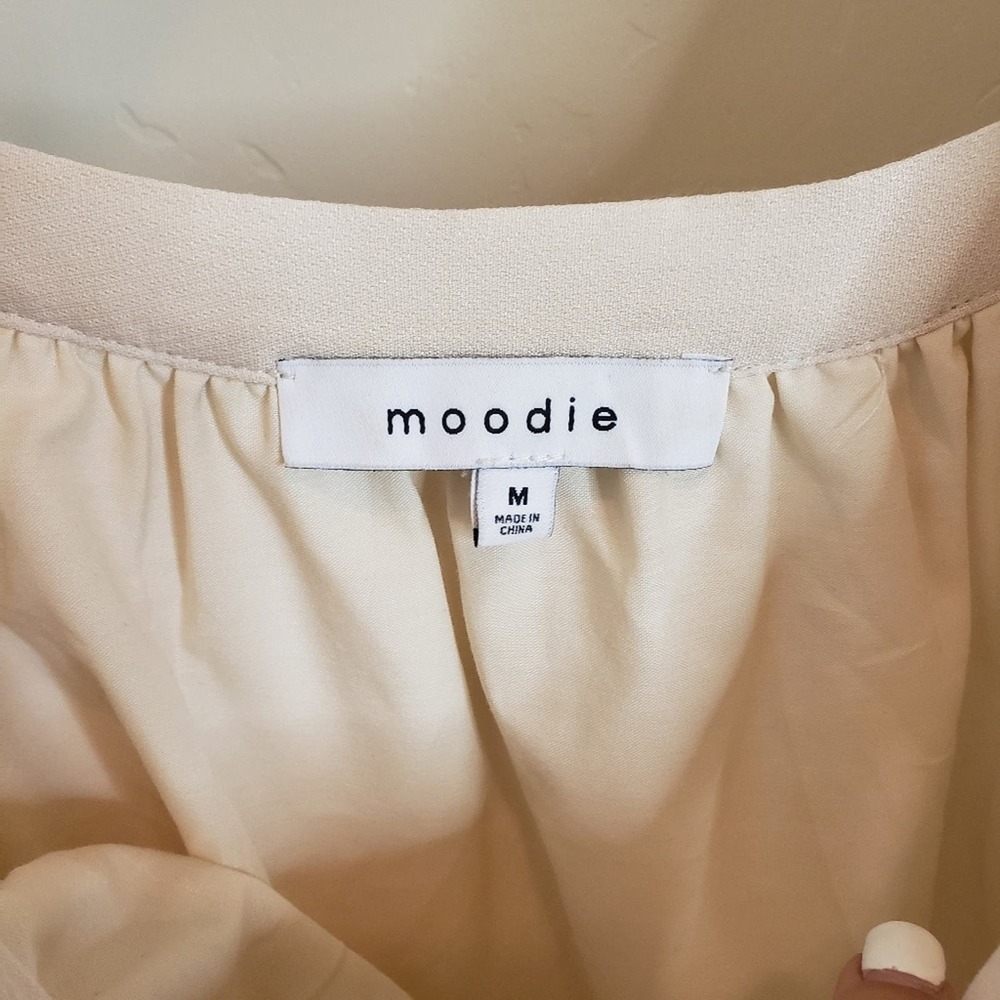 Moodie Hi-Low pocketed sun dress with ruffle detail, yellow and white, size med. - Picture 4 of 7